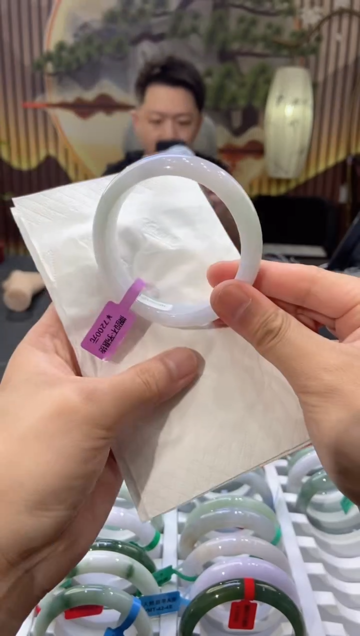 翡翠手镯未镶嵌多人02628