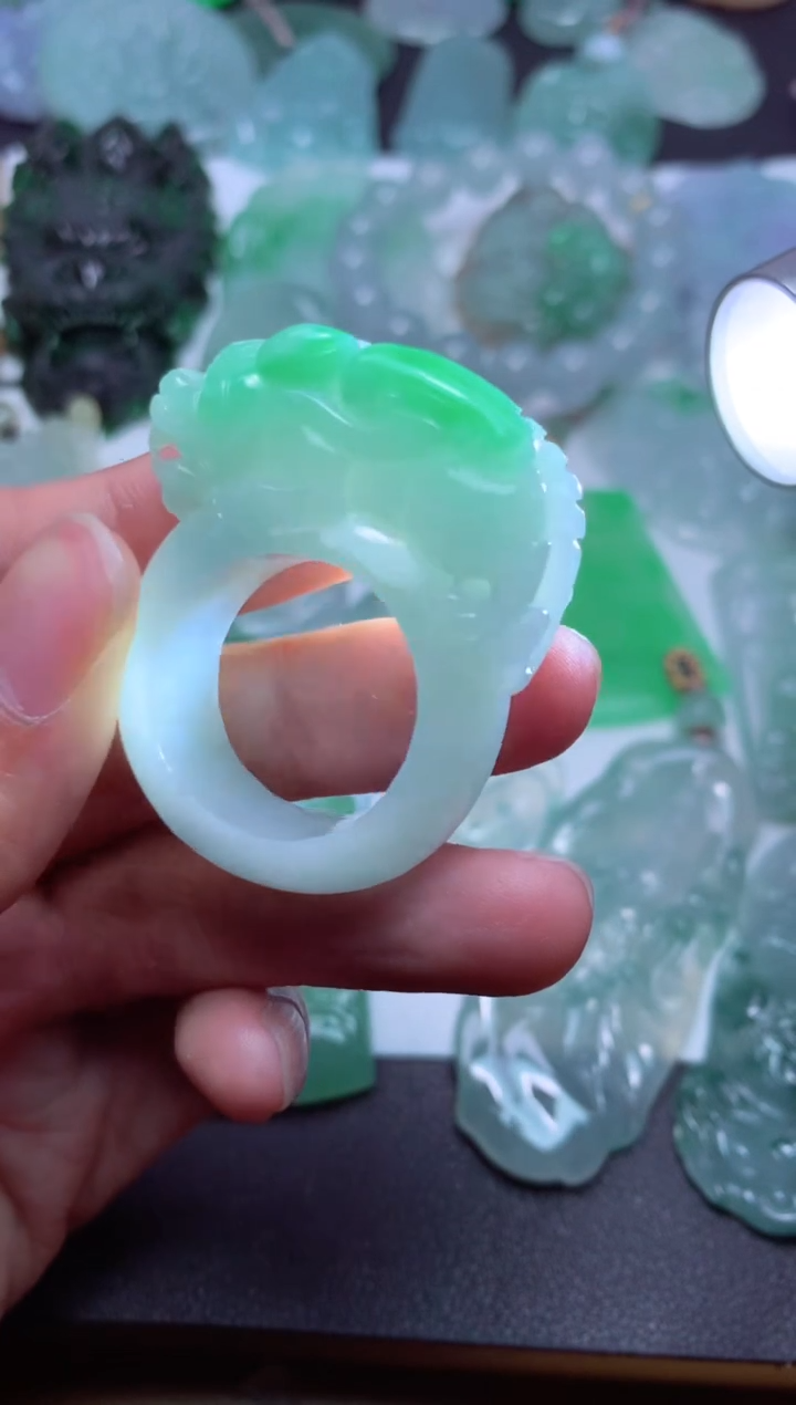 【闪购商品】翡翠颈饰未镶嵌天然翡翠