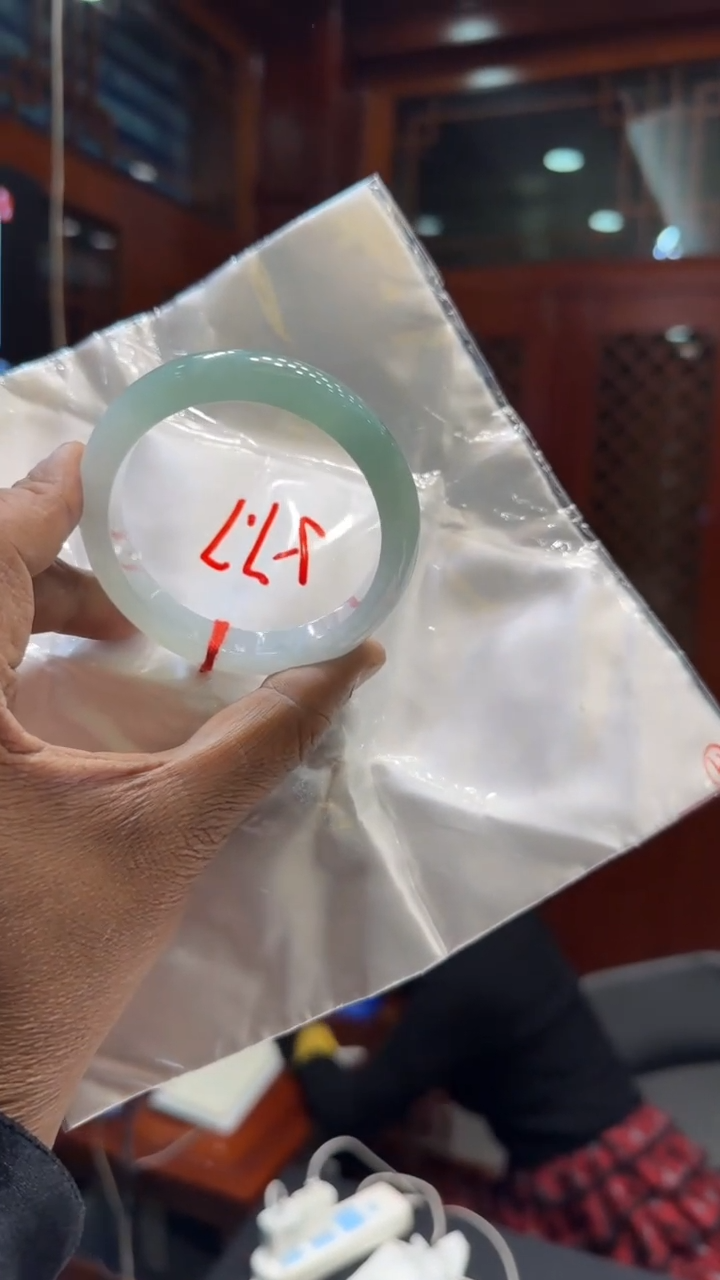 【闪购商品】翡翠手镯未镶嵌手镯