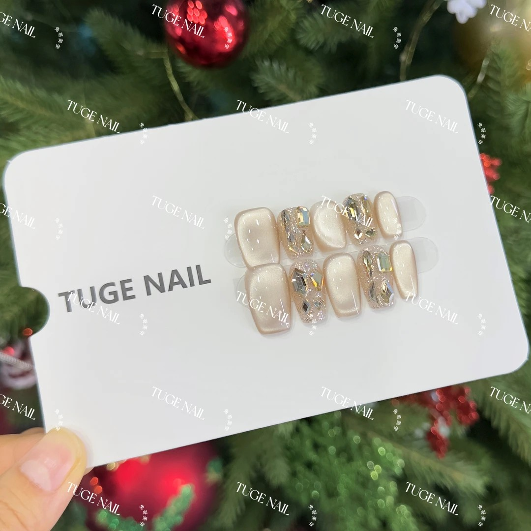 TugeNail“月光女神”茶色渐变猫眼美甲气质简约复古穿戴甲一只鱼