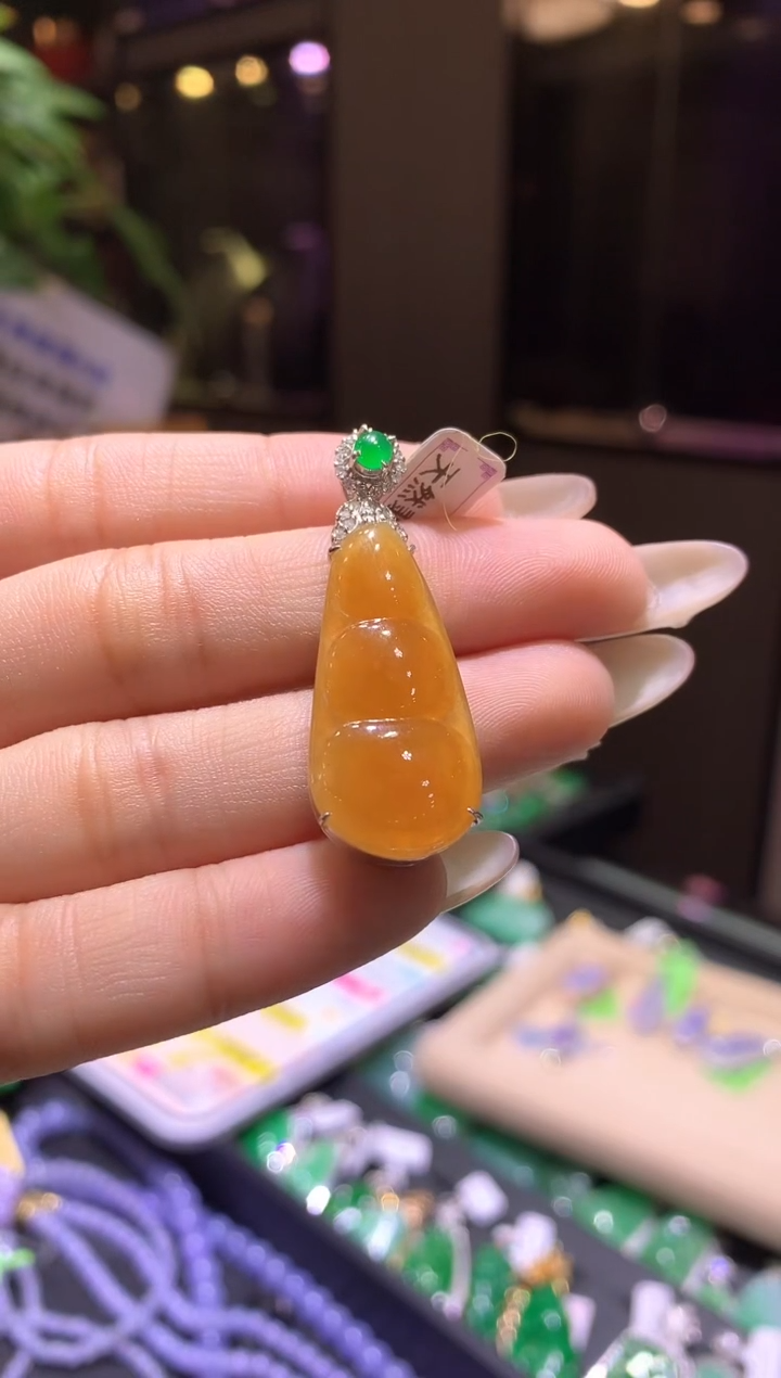【闪购商品】翡翠吊坠(不含链)18K金镶嵌豆子