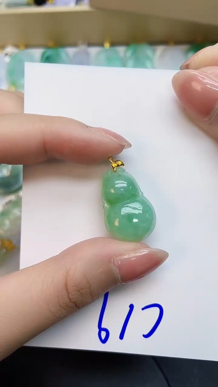 翡翠18K金镶嵌颈饰0000000000