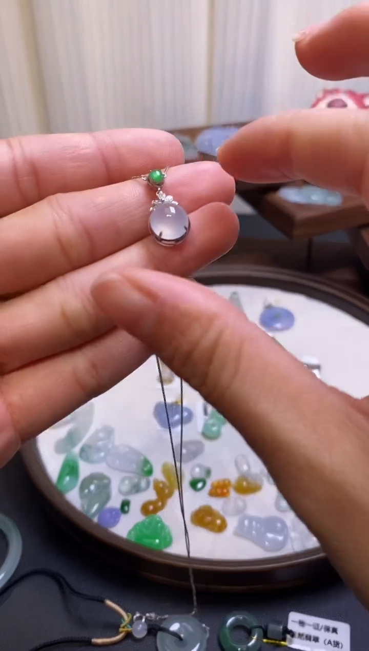 【闪购商品】翡翠颈饰18K金镶嵌吊坠