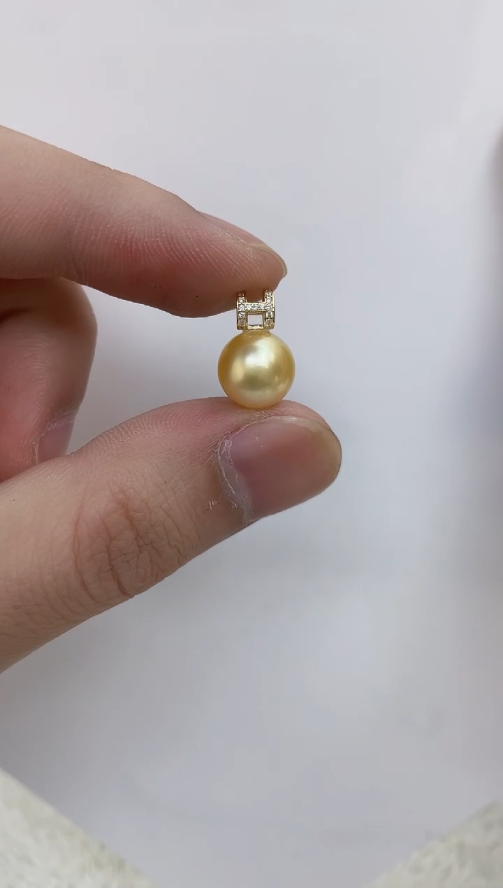 18K金镶嵌海水珍珠颈饰