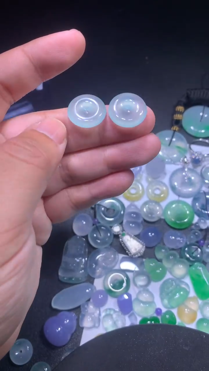 颈饰未镶嵌翡翠平安扣