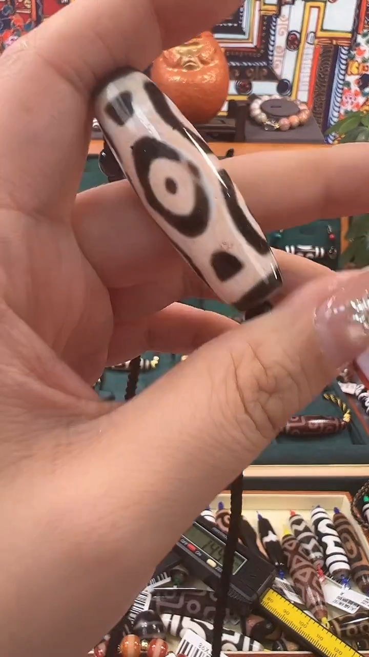 玛瑙/玉髓（覆膜）颈饰未镶嵌?**?64.（微瑕）