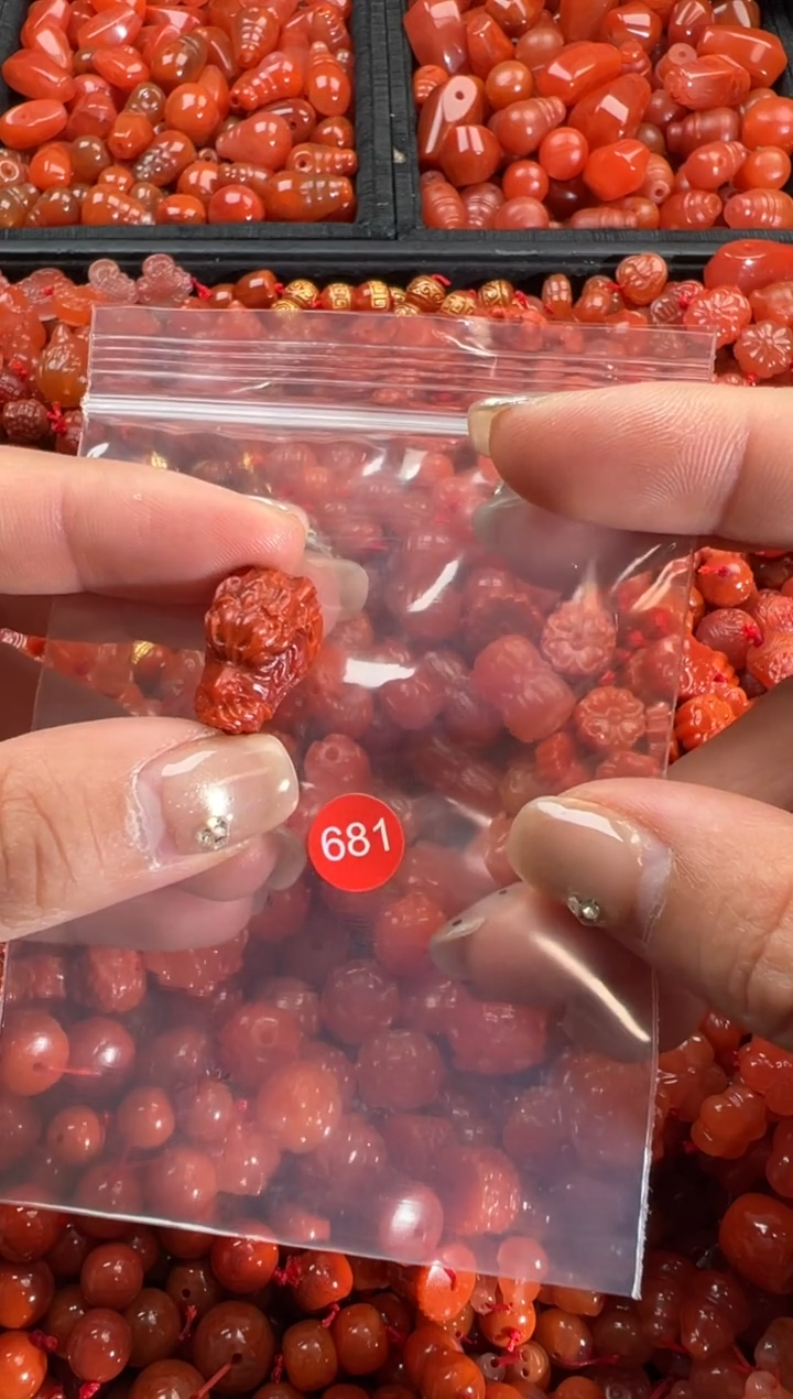 【闪购商品】南红玛瑙颈饰未镶嵌1