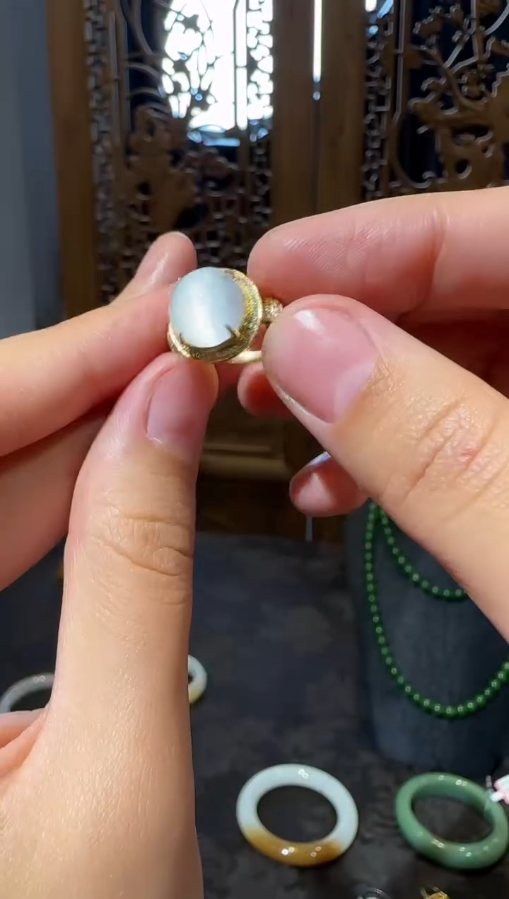 【闪购商品】和田玉戒指18K金镶嵌1