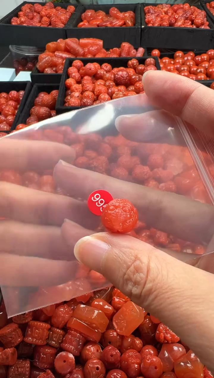 颈饰未镶嵌南红玛瑙1