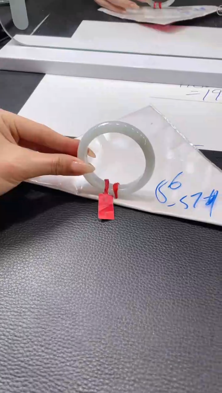 【闪购商品】翡翠手镯未镶嵌手镯