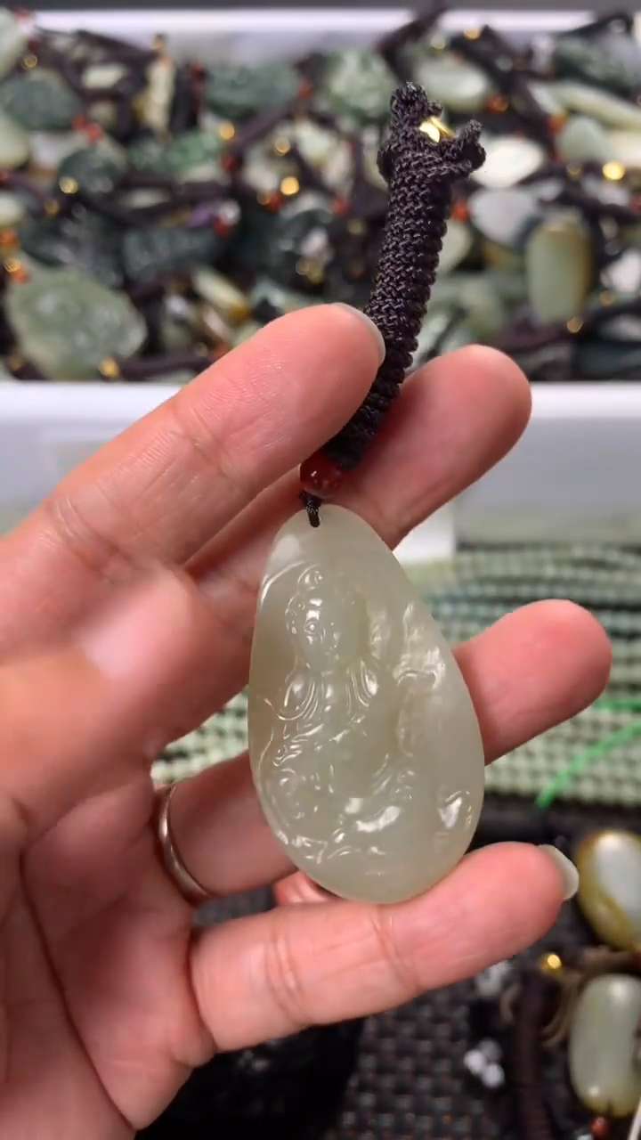 【闪购商品】和田玉颈饰未镶嵌多样性发货没有证书拍一发一有瑕