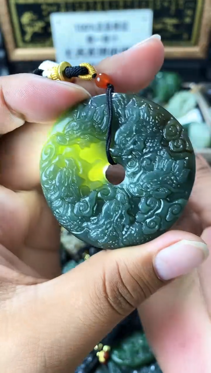 颈饰未镶嵌和田玉1