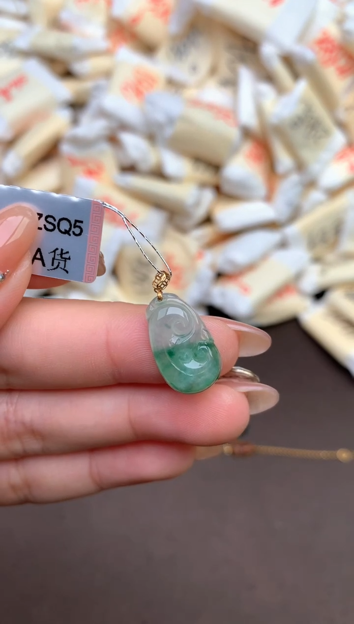 【闪购商品】翡翠挂件18K金镶嵌 —