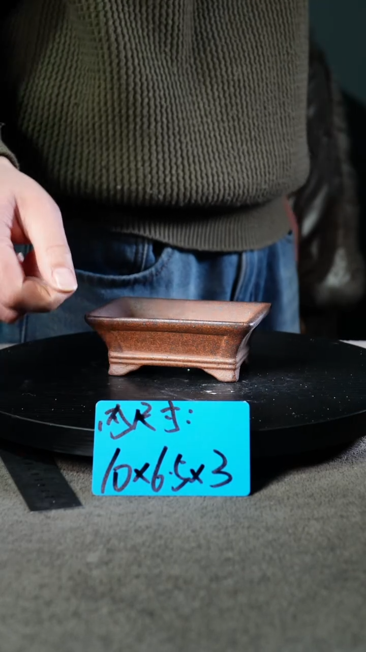 A宜兴紫砂小花盆