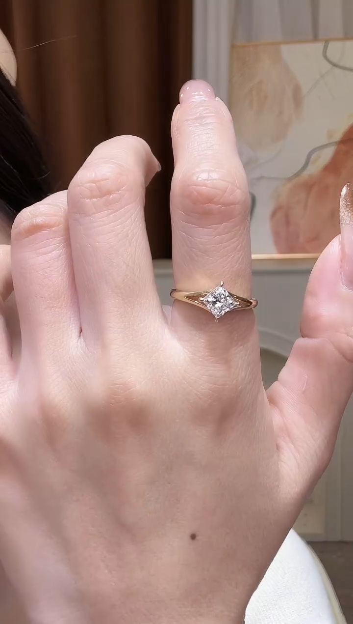 18K金镶嵌实验室培育钻石18k金1卡公主方戒指 14戒圈