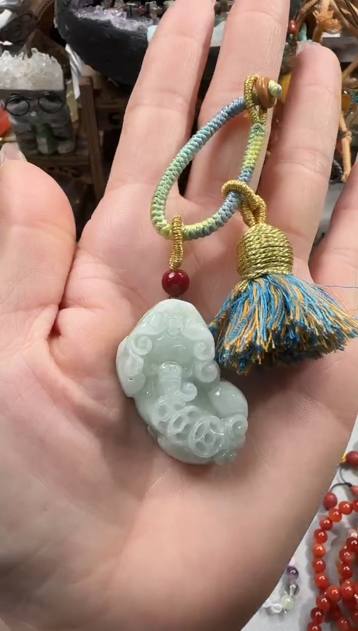 颈饰未镶嵌翡翠挂件