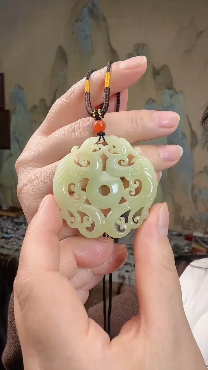 颈饰未镶嵌和田玉.