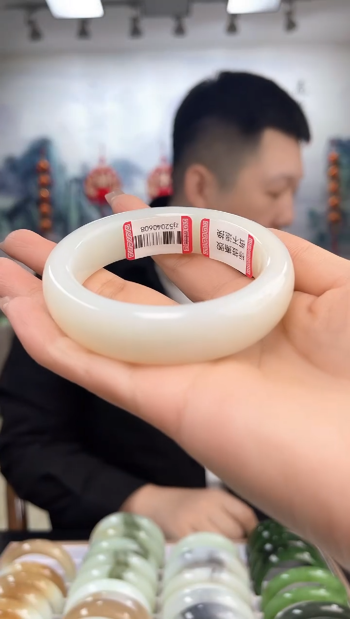 【闪购商品】和田玉手镯未镶嵌57圈口0608