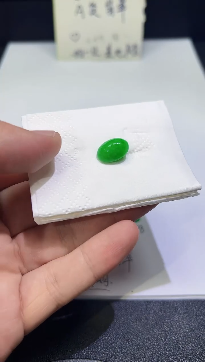 裸石翡翠缅甸A货翡翠一件