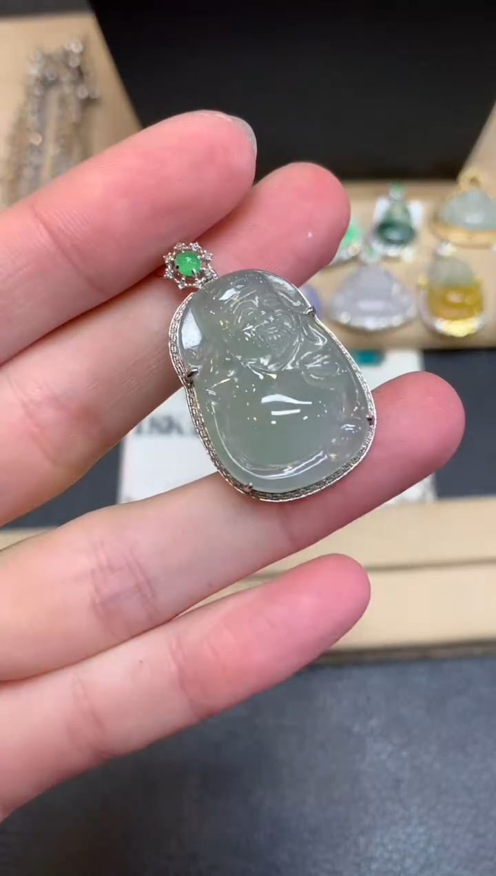 【闪购商品】翡翠颈饰18K金镶嵌财神爷【无服务费】