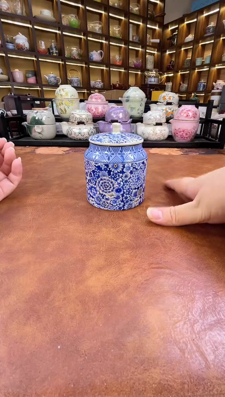 青花茶叶瓶...........