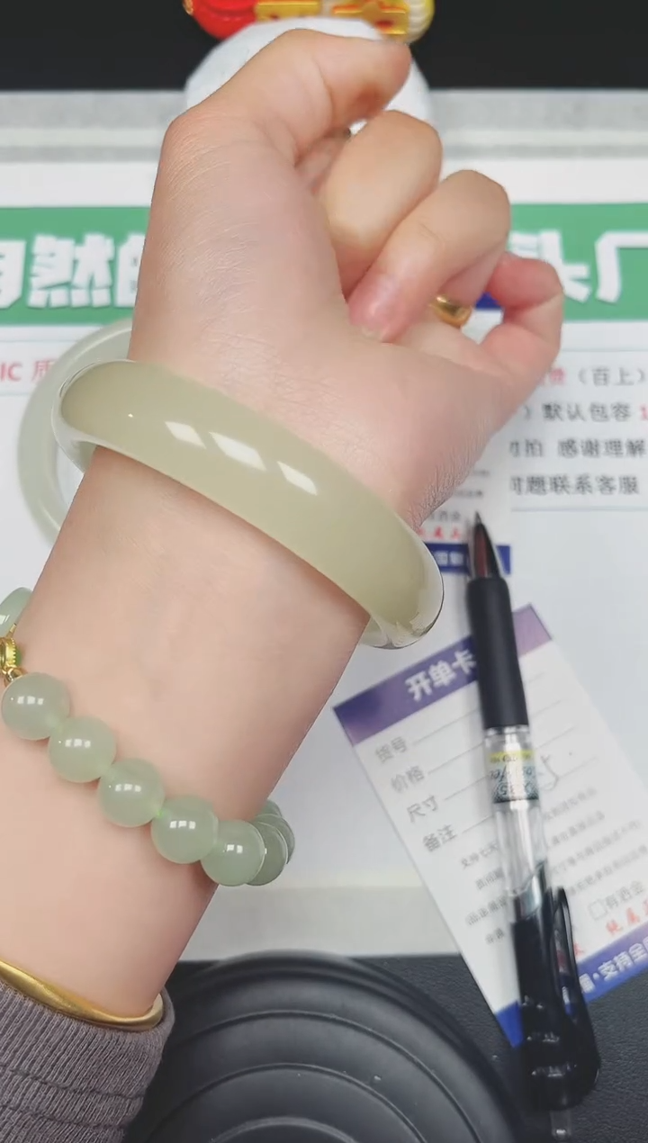 【闪购商品】石英质玉手镯未镶嵌4-62.5