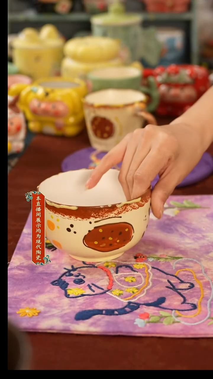 摆件陶景德镇手工手绘卡哇伊美器