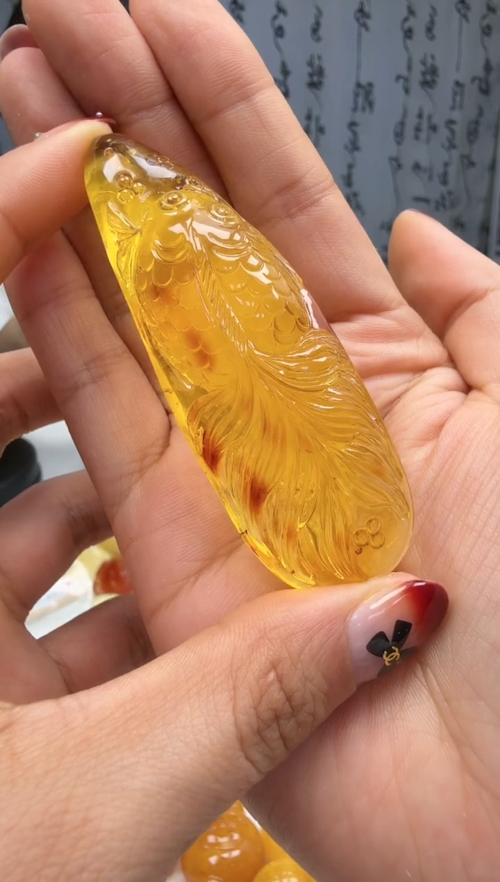 裸石琥珀未镶嵌如图