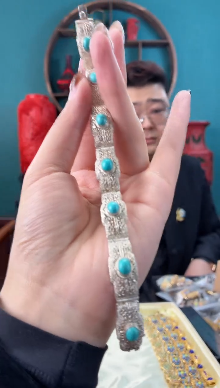 姚***摇非遗技艺 花丝镶嵌手链圆的