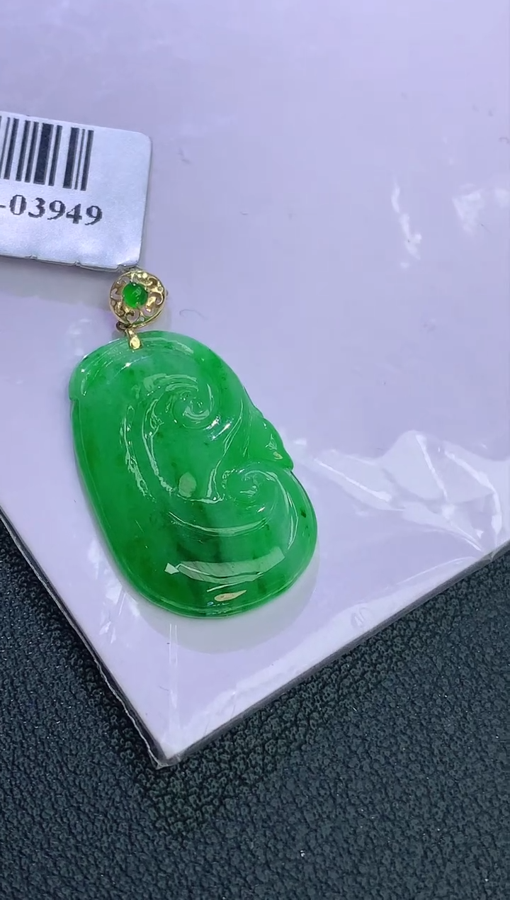 颈饰18K金镶嵌翡翠赠礼盒证书 麦麦