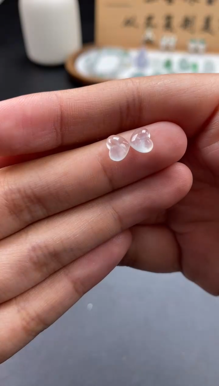 翡翠未镶嵌颈饰翡翠冰种爱心一对