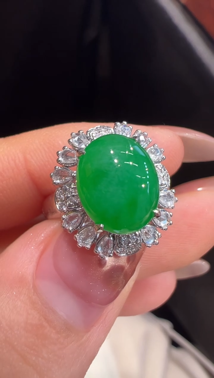 18K金镶嵌戒指翡翠戒指