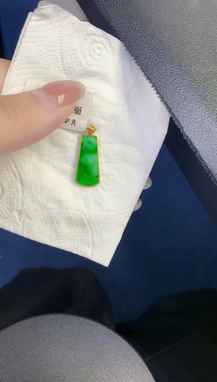 颈饰18K金镶嵌翡翠缅甸天然翡翠A货