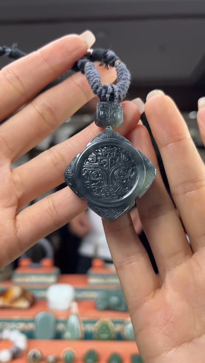 颈饰未镶嵌和田玉佩佩