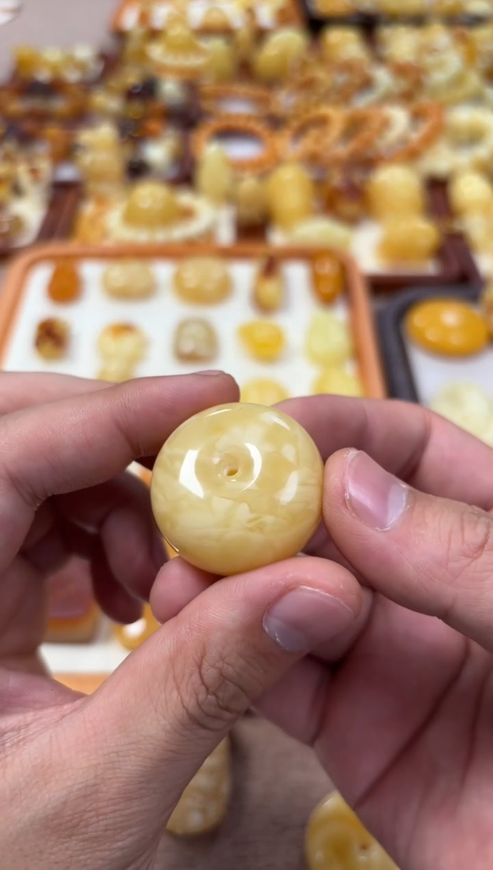 【闪购商品】蜜蜡裸石未镶嵌扣子