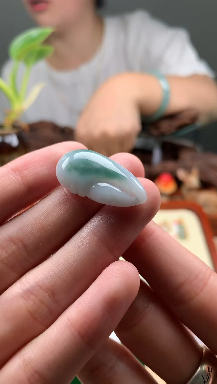 翡翠未镶嵌颈饰蟹钳