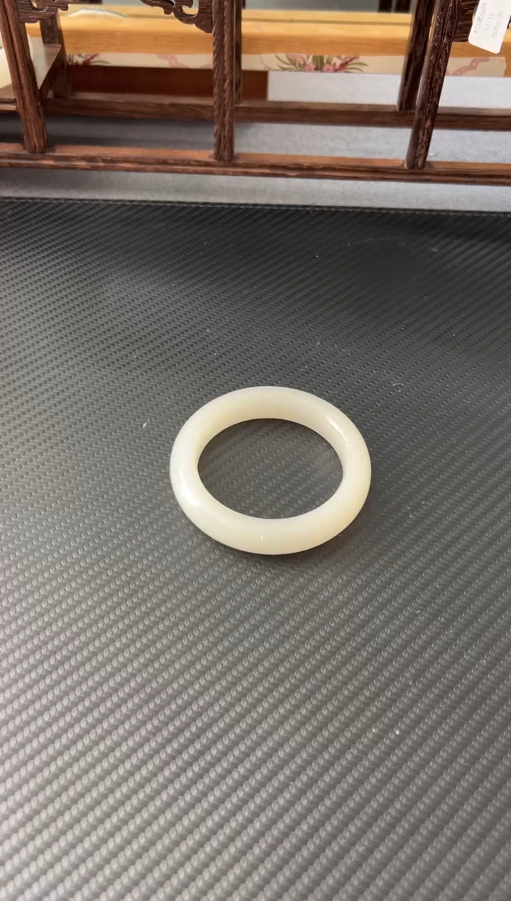 未镶嵌手镯和田玉黑山微色差56+M