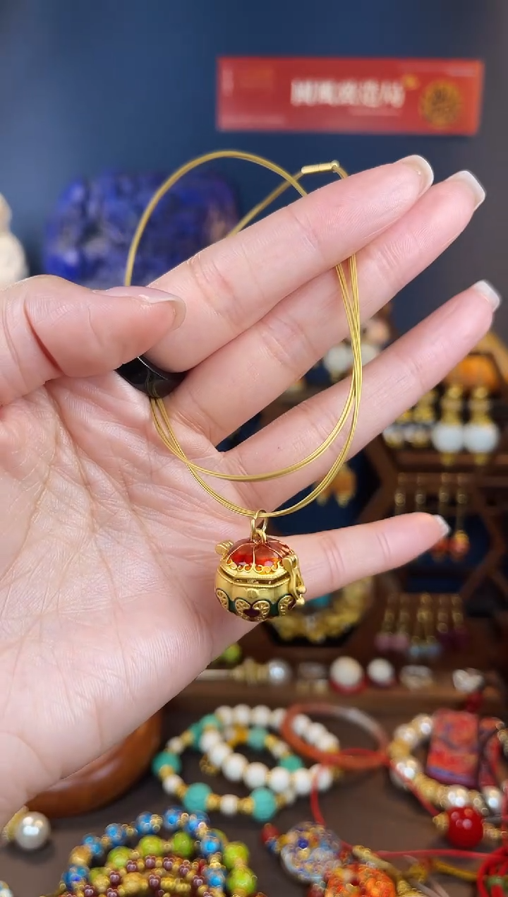，柿柿如意珐琅吊坠