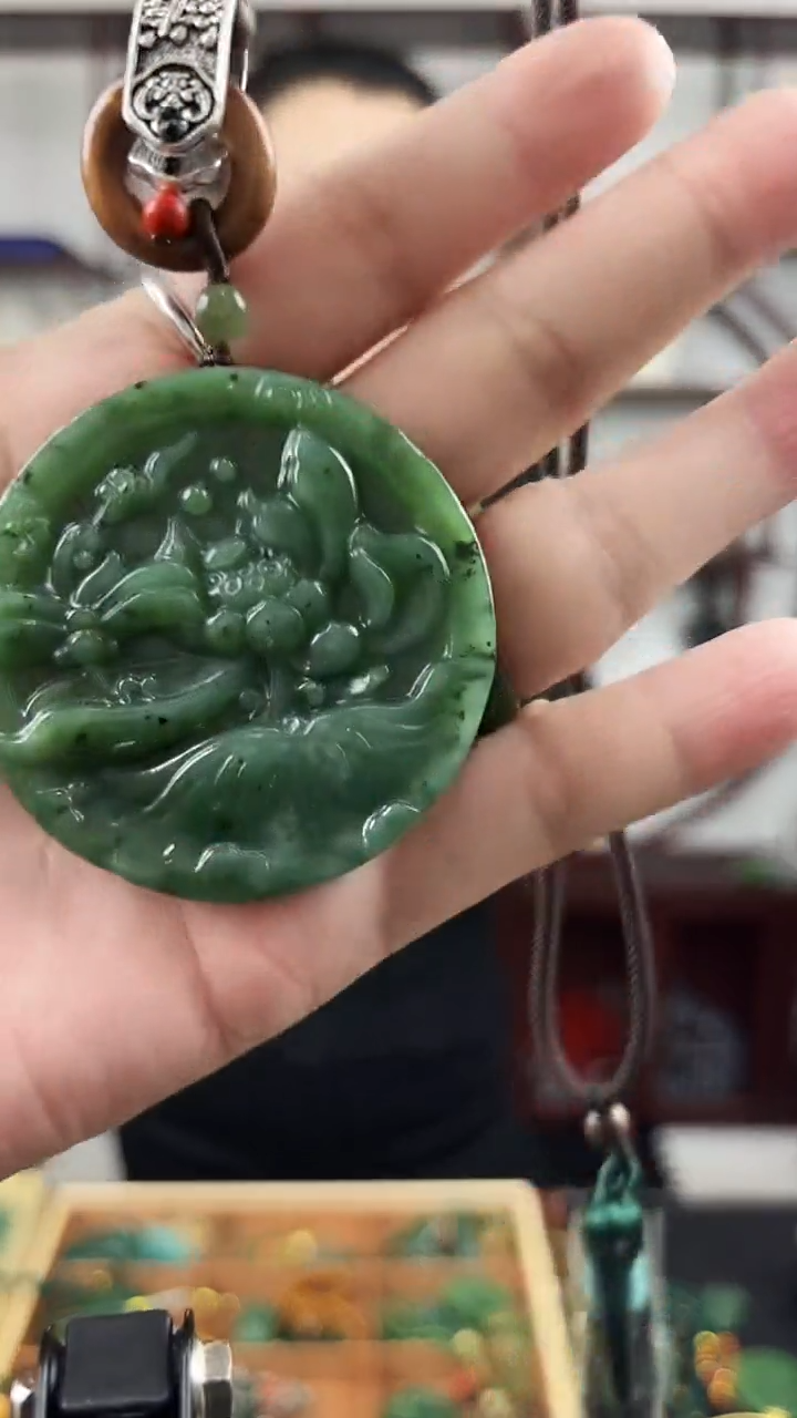 颈饰未镶嵌和田玉荷花