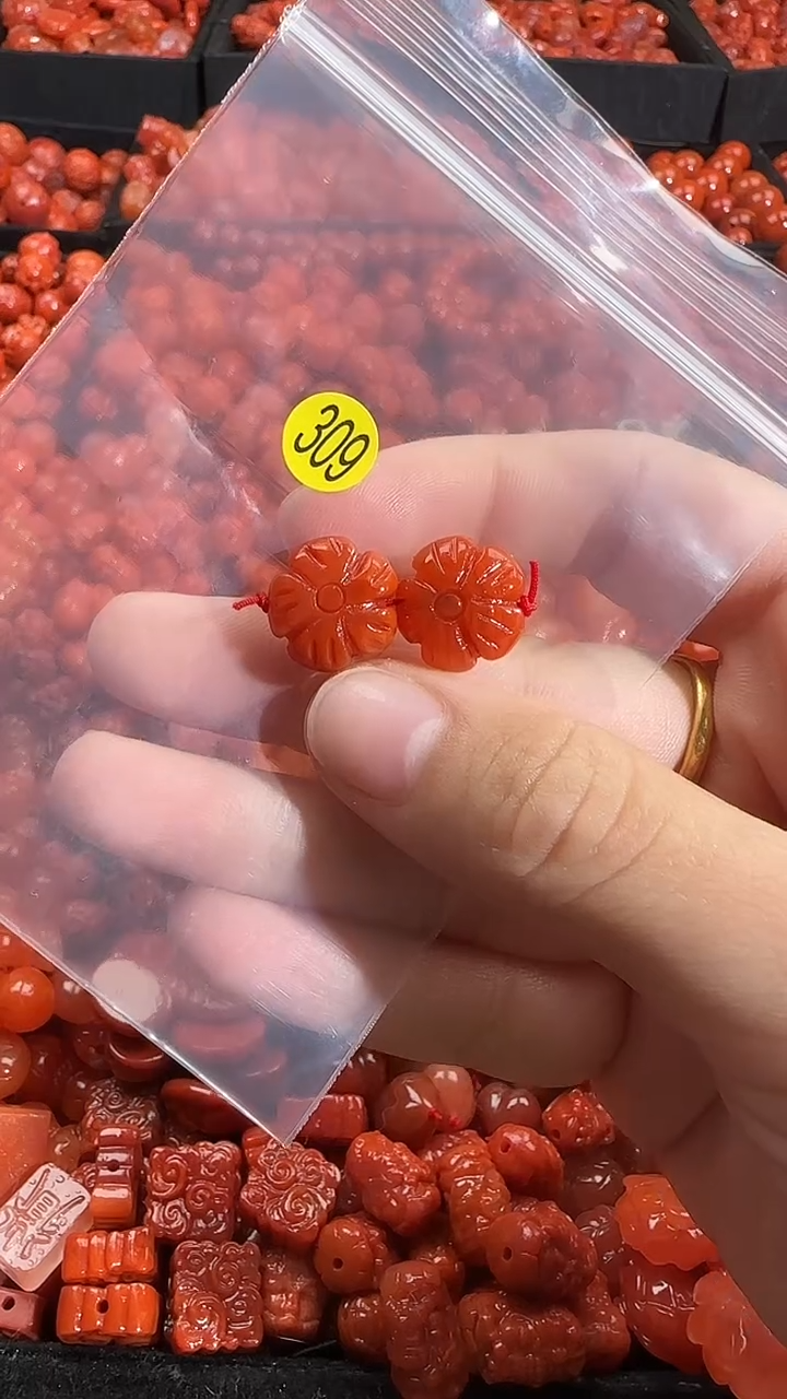 颈饰未镶嵌南红玛瑙1