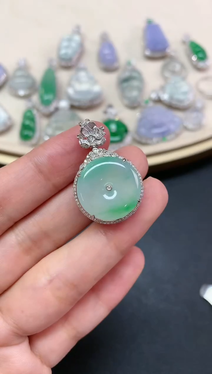 【闪购商品】翡翠吊坠(不含链)18K金镶嵌Q33|9800