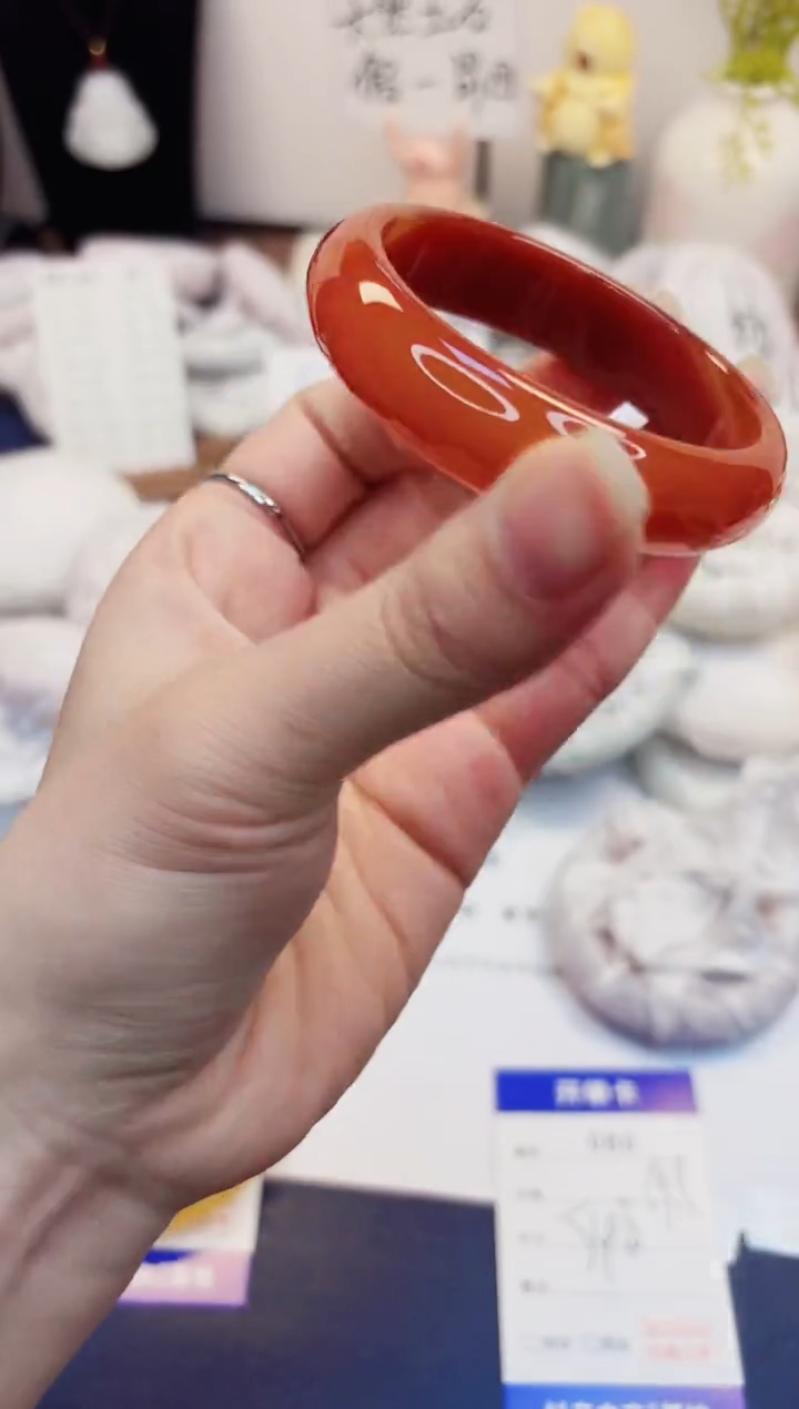 【闪购商品】石英质玉手镯未镶嵌80-玛瑙-圈口54