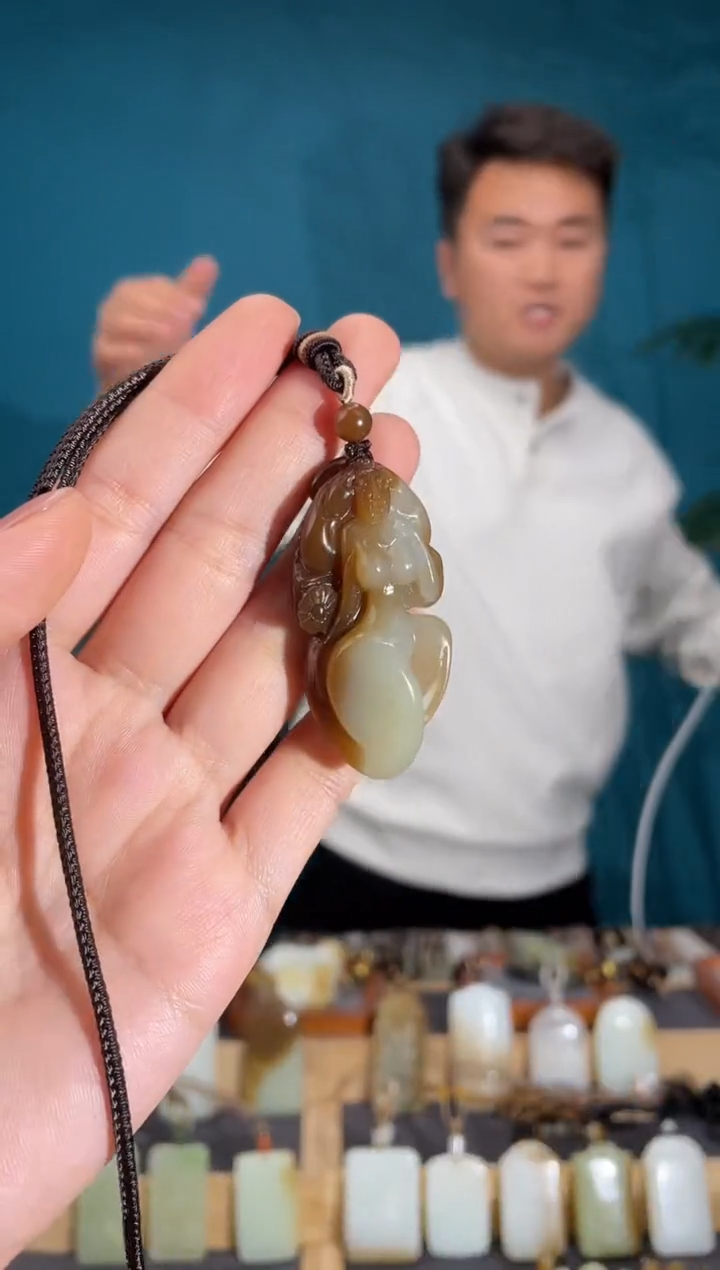 颈饰未镶嵌和田玉1