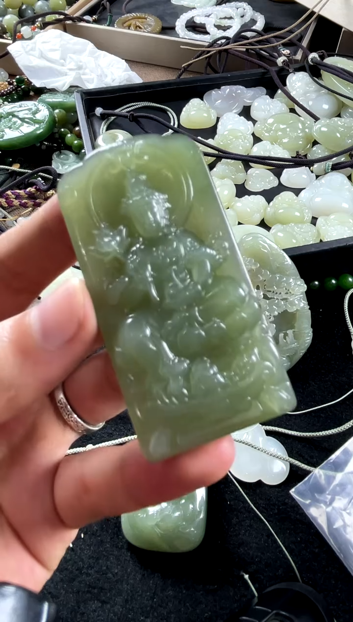 和田玉未镶嵌颈饰观音