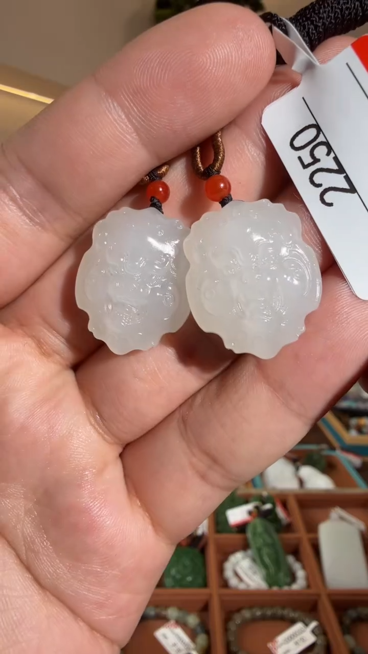 颈饰未镶嵌和田玉多样性发货发其中一件