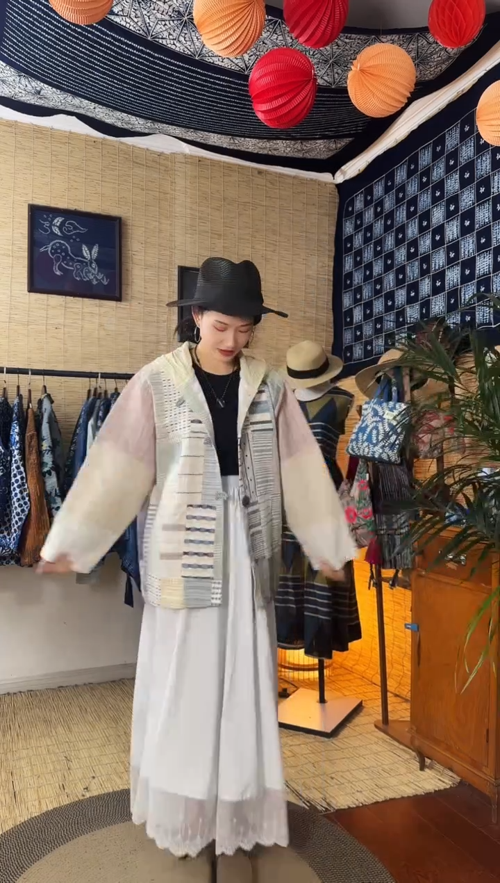 【闪购商品】设计师款米白帽衫