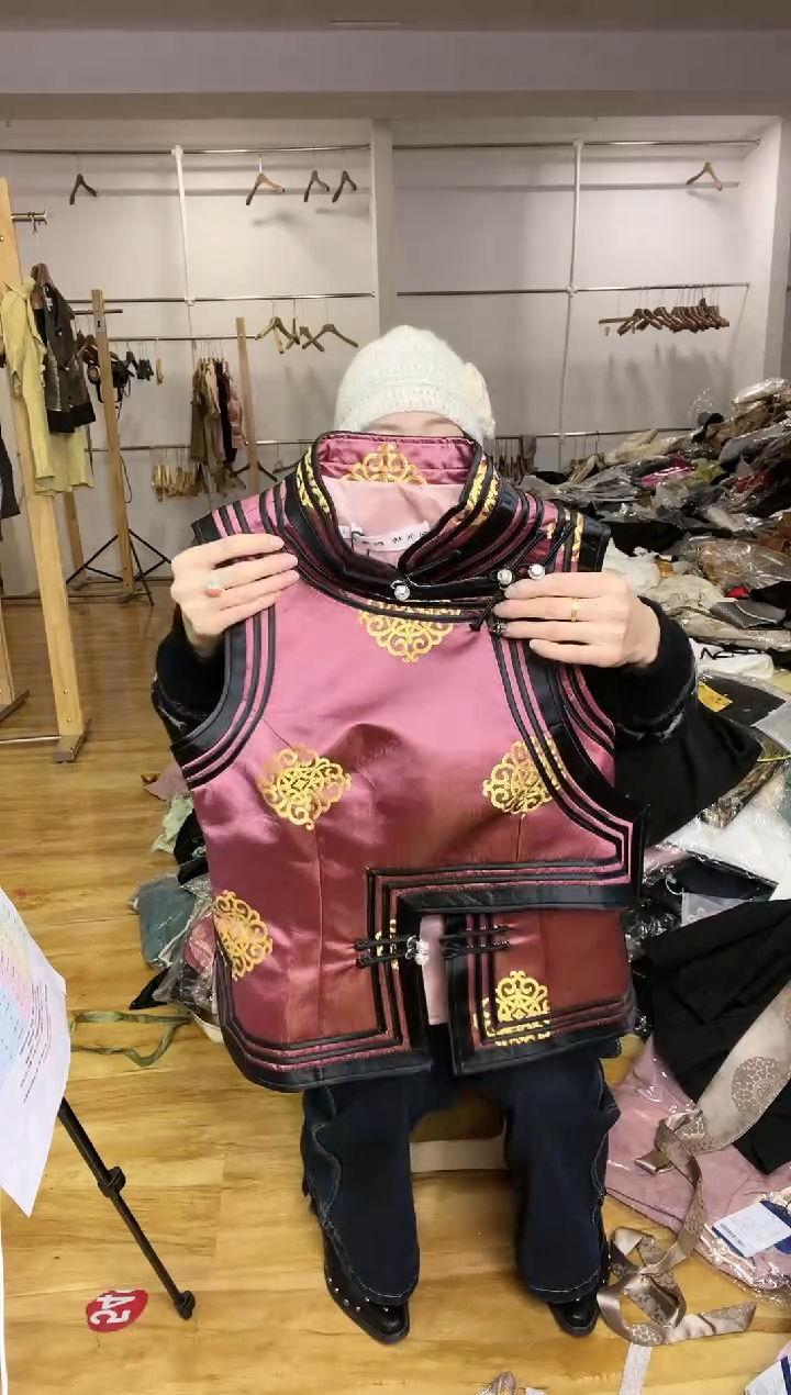 马甲       S码         95斤   