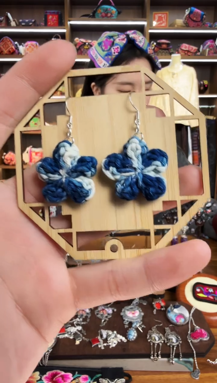 【闪购商品】织绣150蒙阿苏苗绣传承
