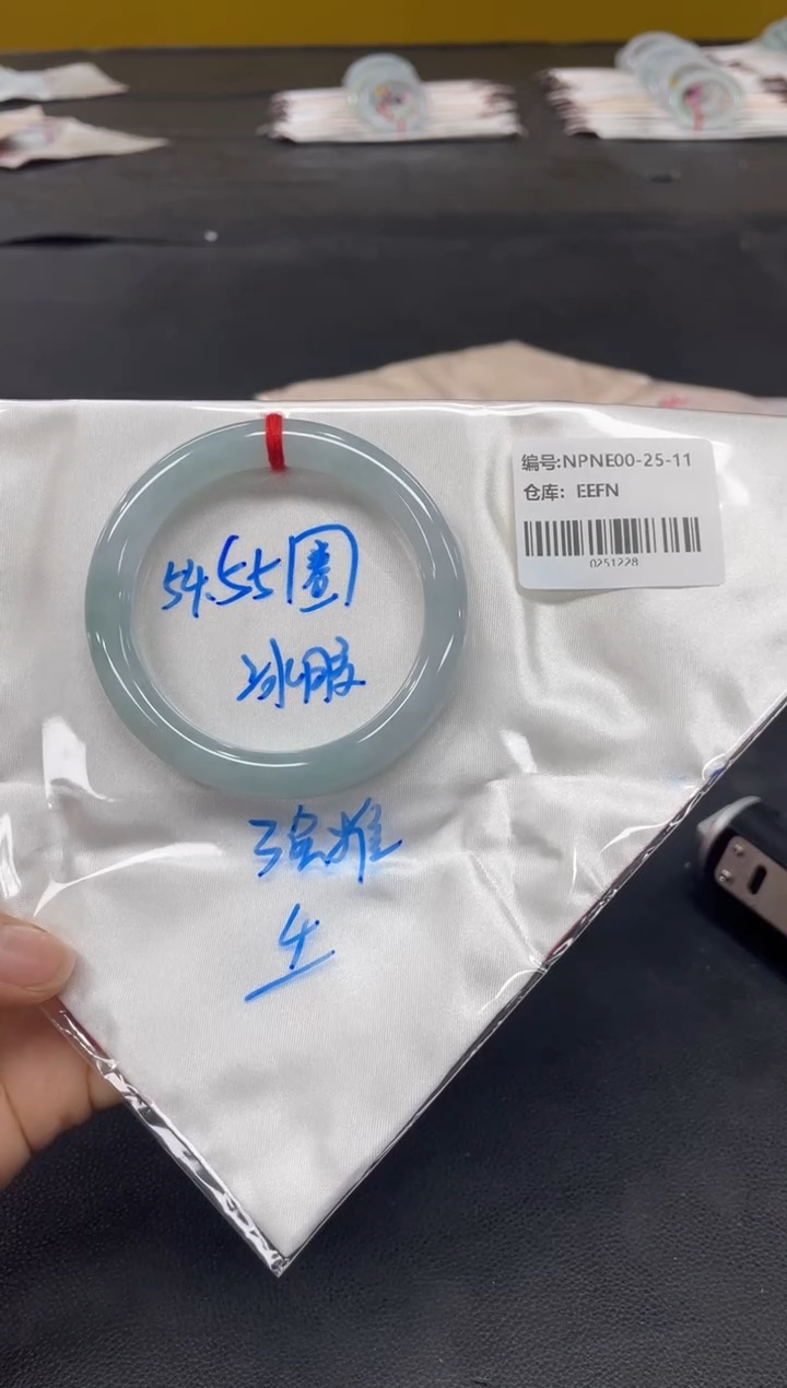 未镶嵌手镯翡翠翡翠手镯