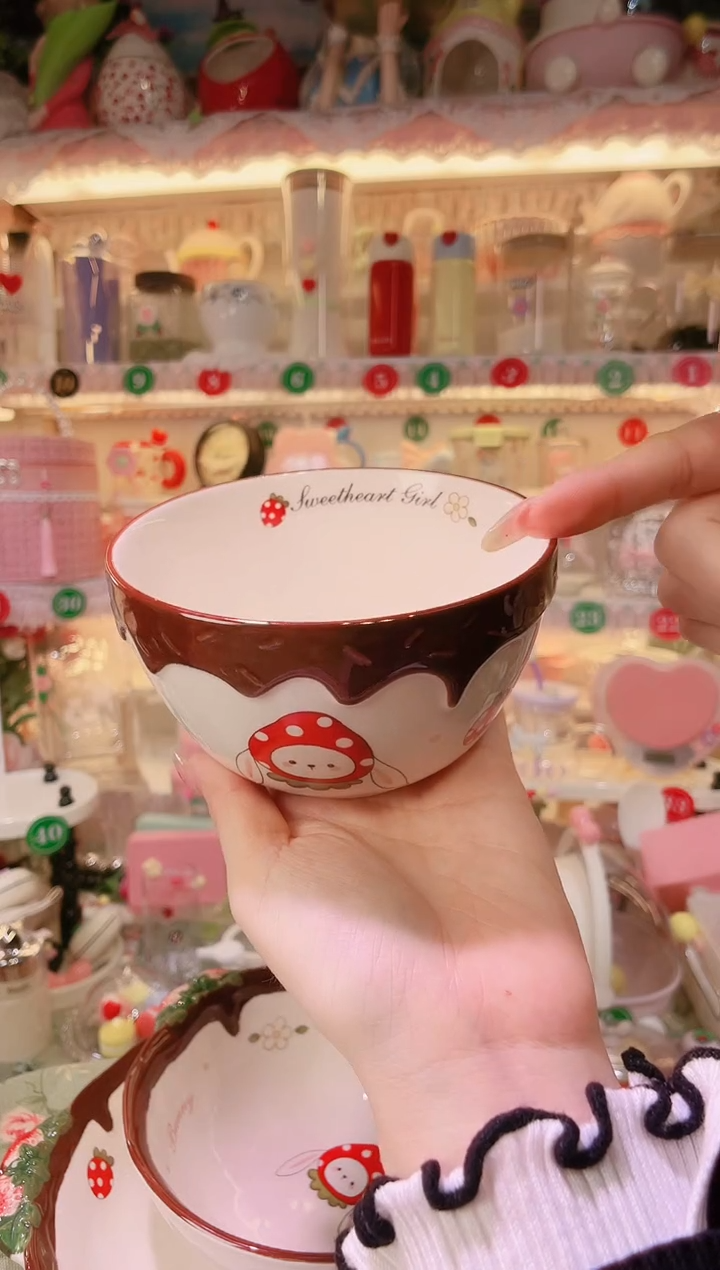【闪购商品】摆件草莓兔米饭碗品质好，发货快，放心拍